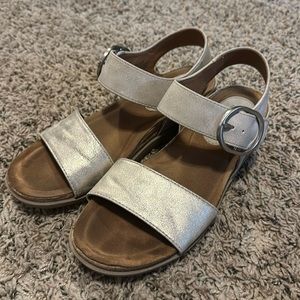 Euro Soft tan and gold sandals